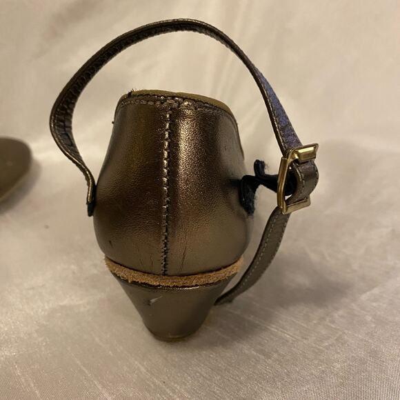 TicTacToes Gold Ankle Strap Dance Shoes Womens 6.5 1.25 inch Heel - Picture 5 of 6